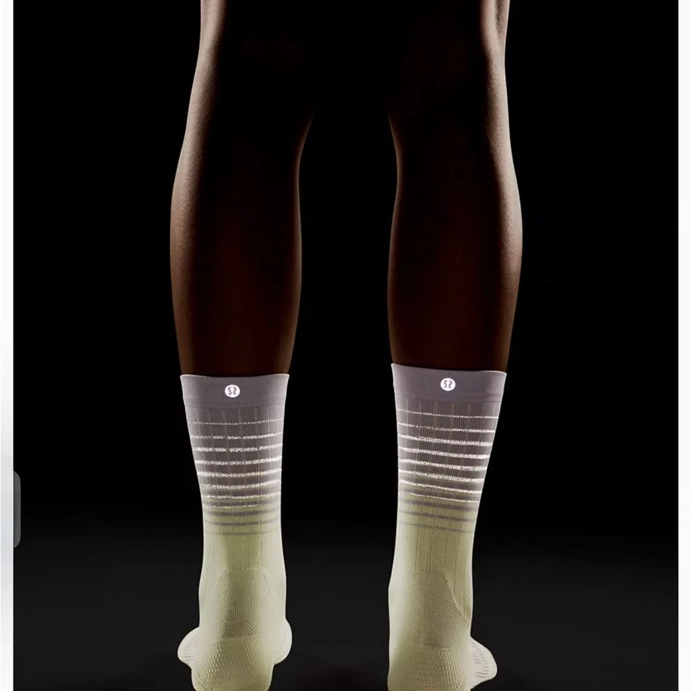 lululemon power stride NWT crew socks, Wordmark, reflective,M, lavender yellow